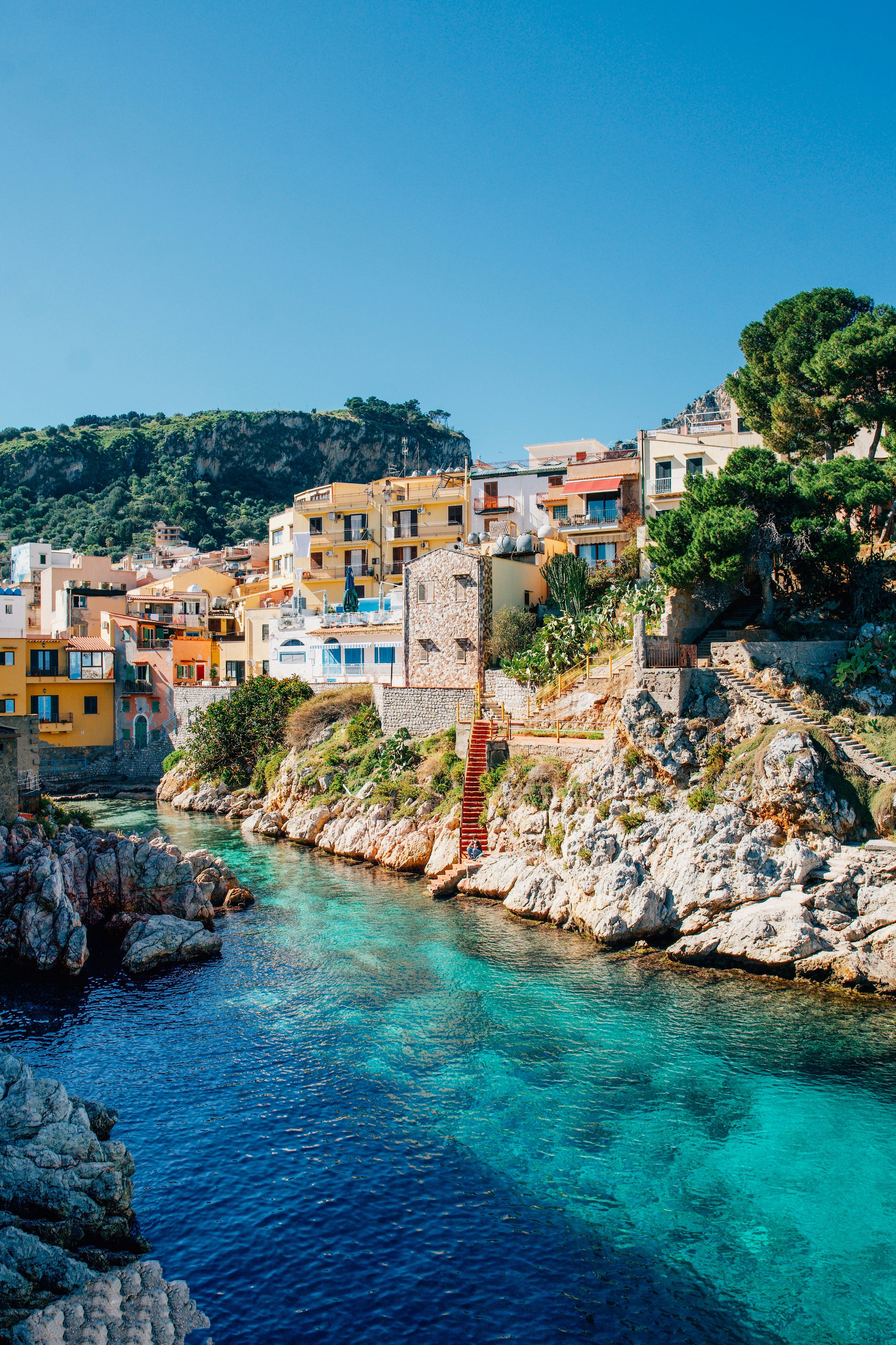 Mediterranean Dream  Küstenidylle in Azurblau
