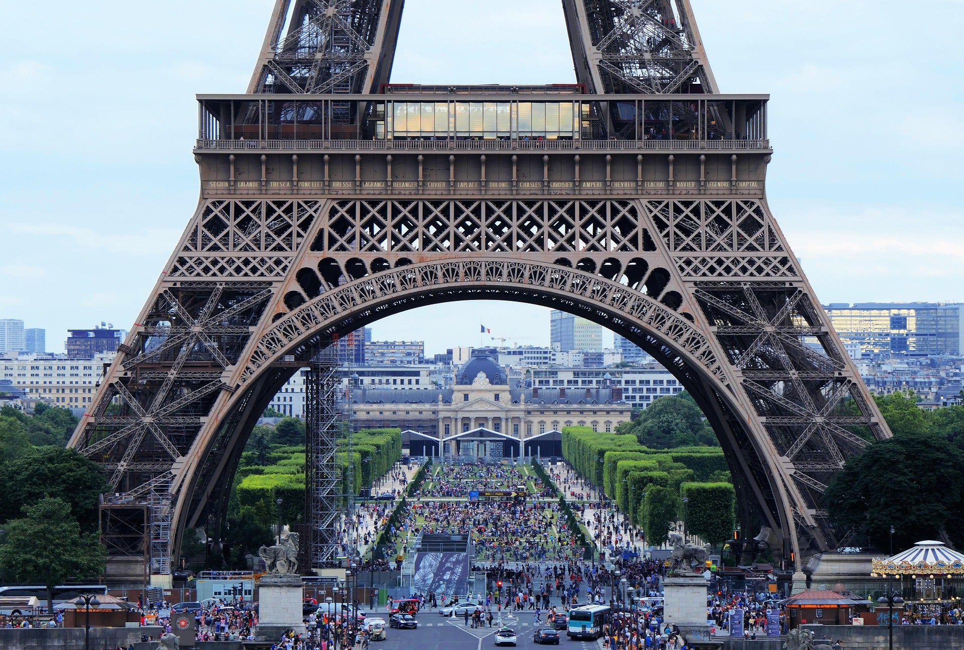 Parisian Perspective – Unter dem Eiffelturm